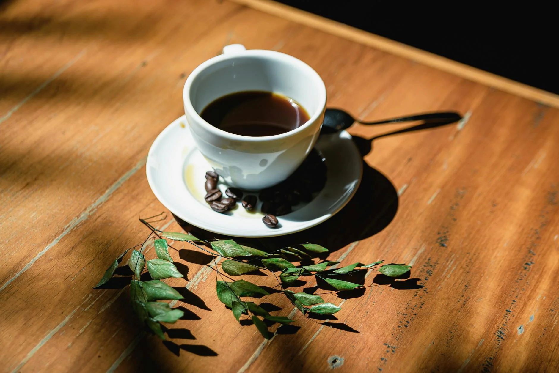 5 Estratégias Essenciais: Como Evitar o Crash de Energia Pós-Café no Trabalho?